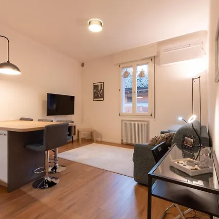 Housmart Corte Galluzzi 7/2 Apartment